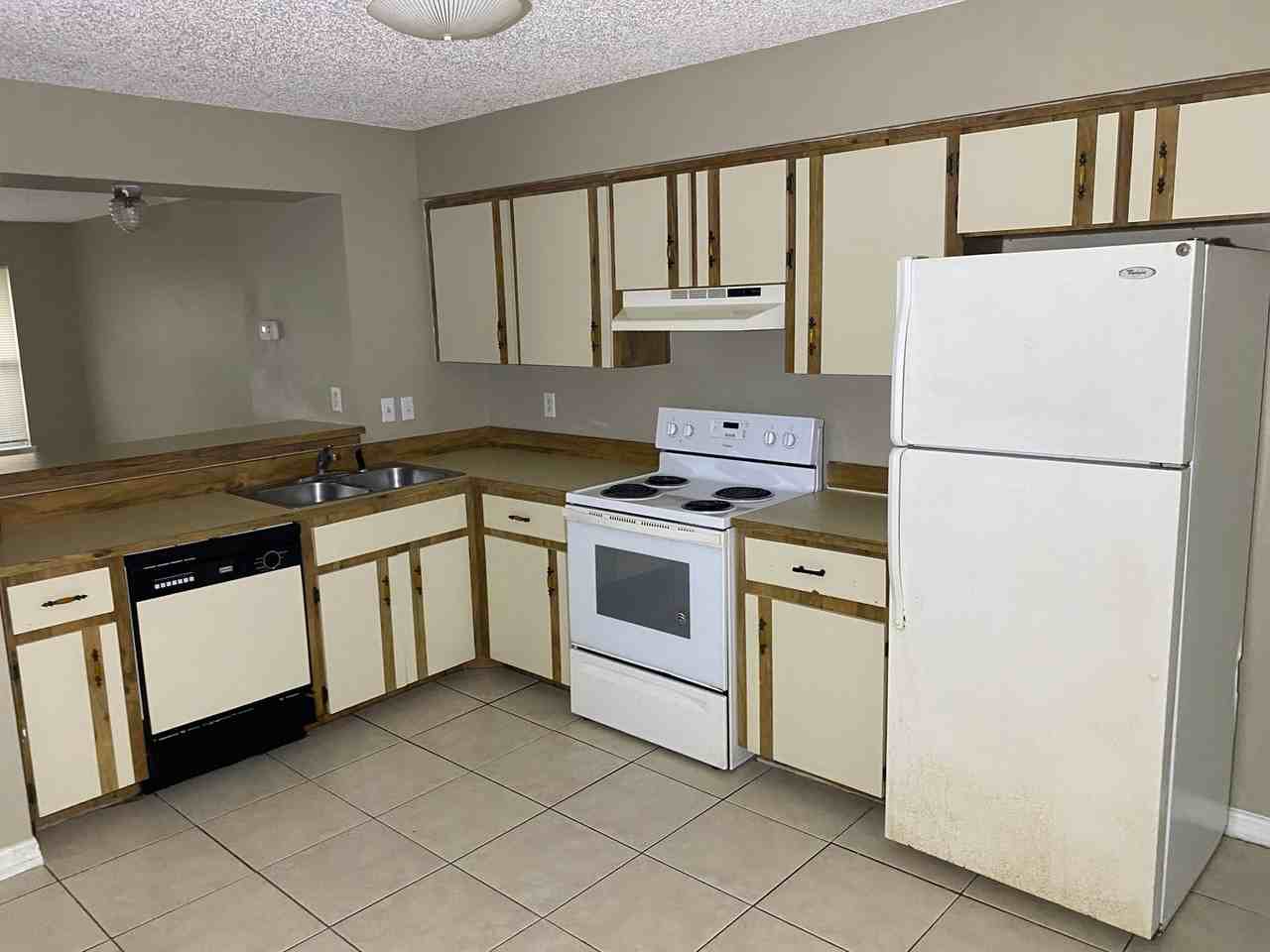 121 Cascade Street #B - Photo 3 of 12