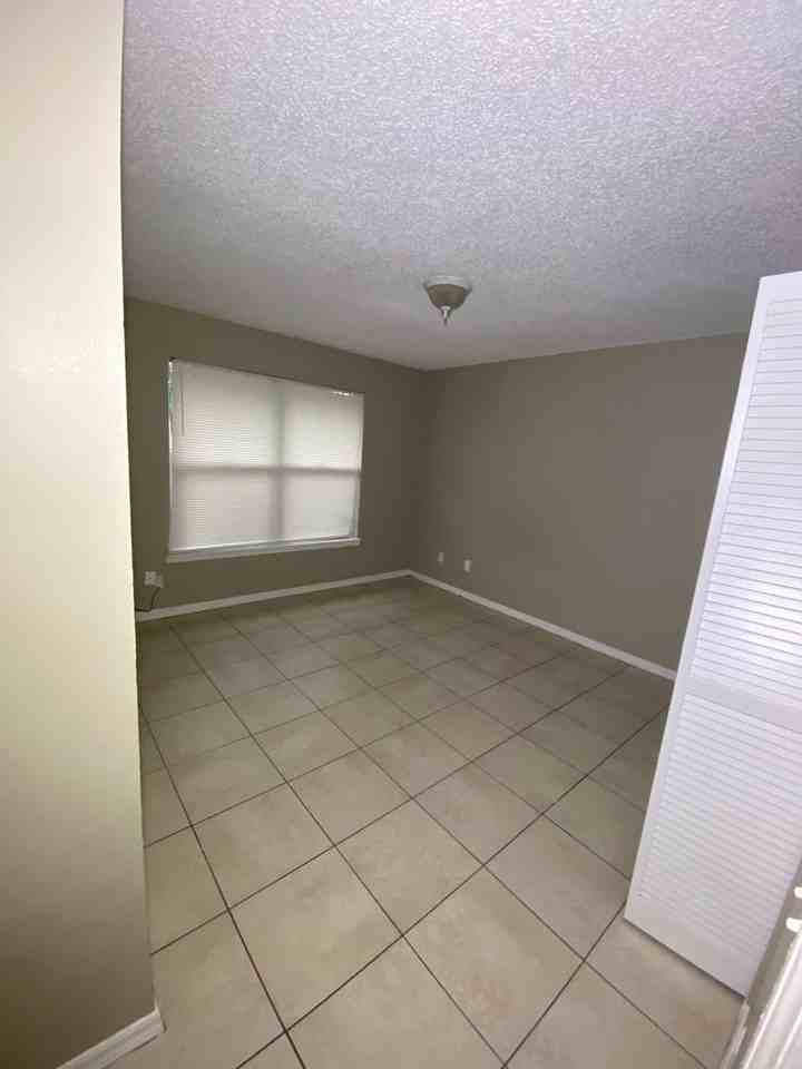 121 Cascade Street #B - Photo 7 of 12