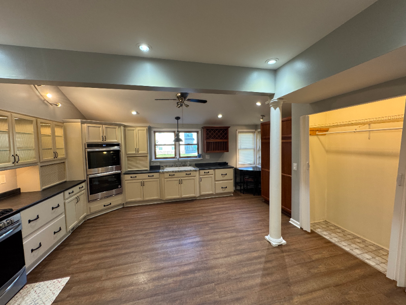 337 Beach Ave - Photo 2 of 17