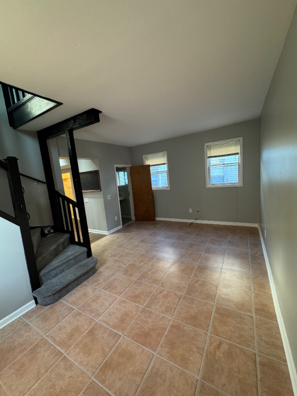 337 Beach Ave - Photo 6 of 17