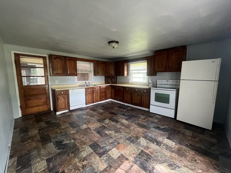 300 E May St - Photo 2 of 7