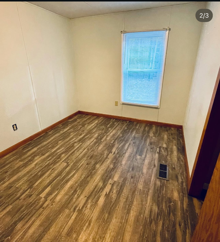 201 W Love Rd - Photo 2 of 3