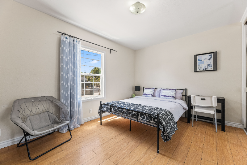 7452 Jamieson Avenue - Photo 3 of 43