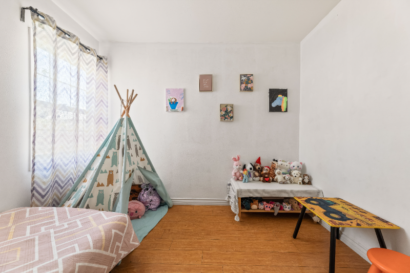 7452 Jamieson Avenue - Photo 4 of 43