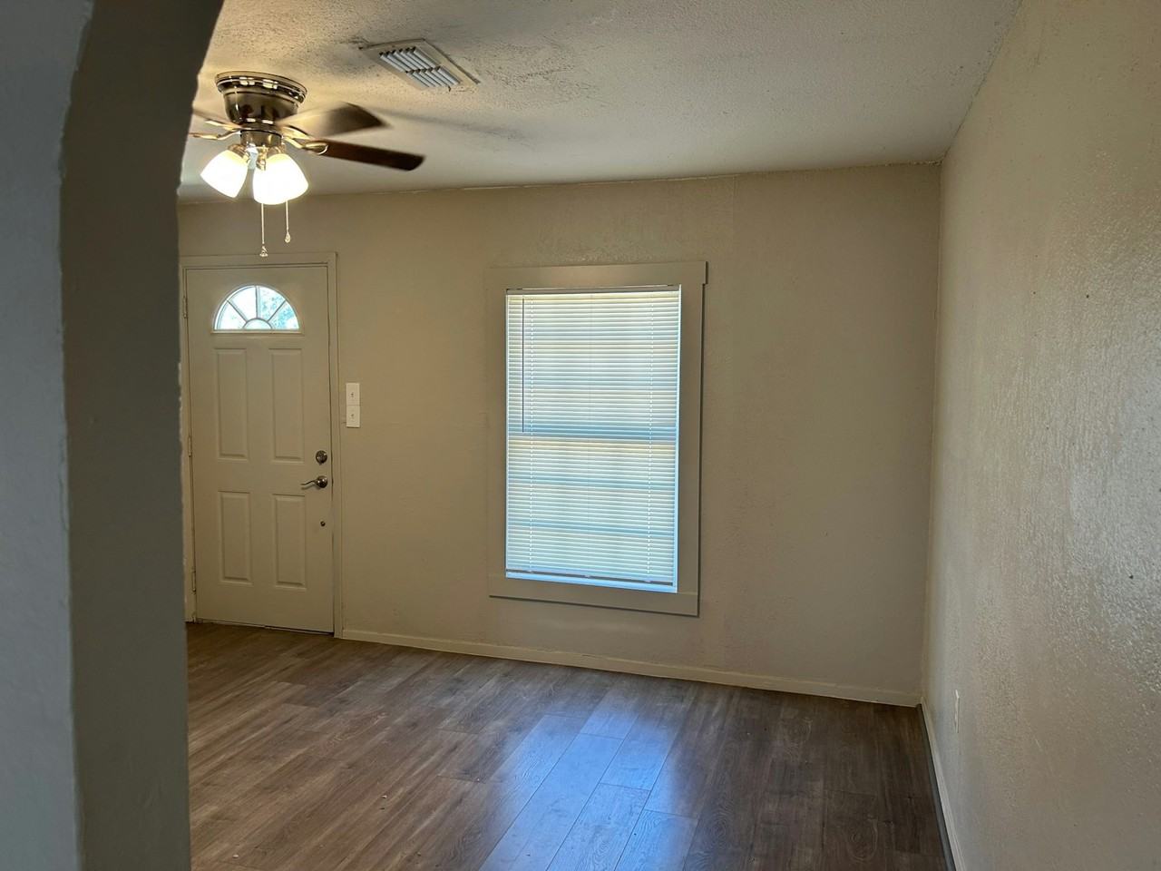 2711 Dartmouth Street - Photo 3 of 9