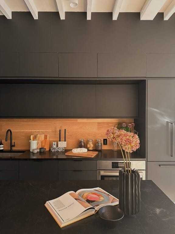 94 Pioneer Street - Photo 3 of 10