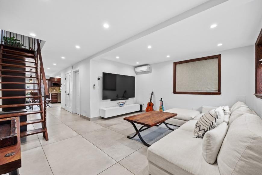 84 Gotham Avenue - Photo 2 of 10
