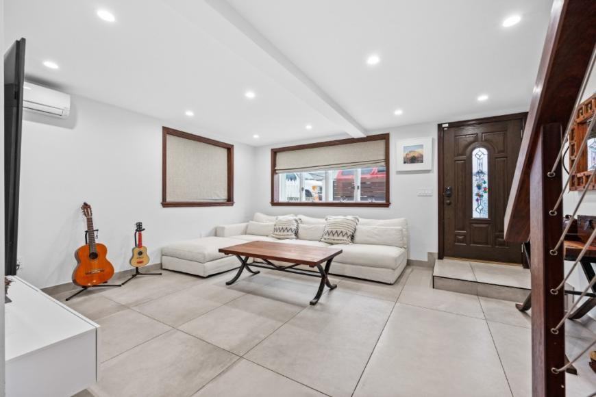 84 Gotham Avenue - Photo 3 of 10