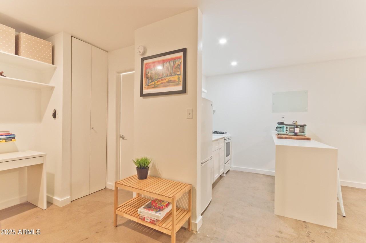 601 N 6th Ave #102 - Photo 3 of 14