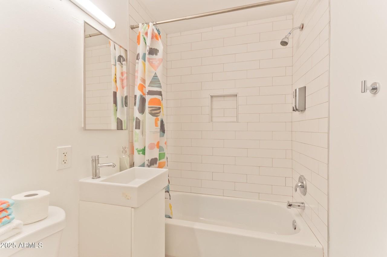 601 N 6th Ave #102 - Photo 6 of 14