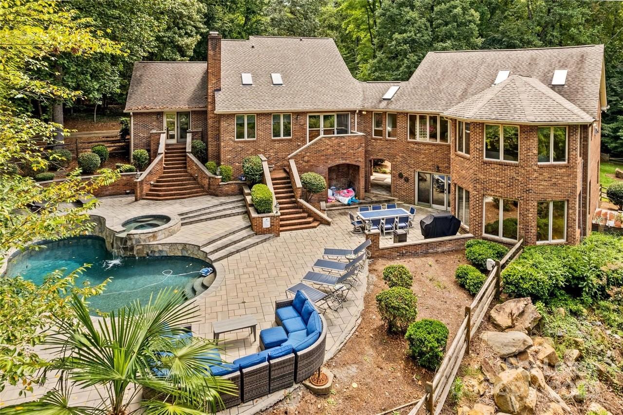 709 Normandy Rd - Photo 2 of 46