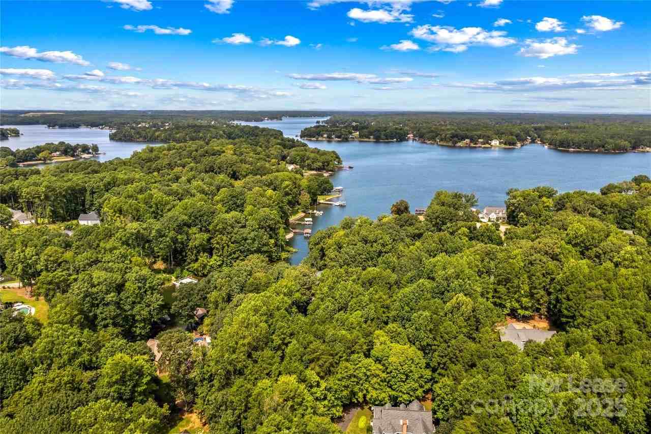 709 Normandy Rd - Photo 5 of 46