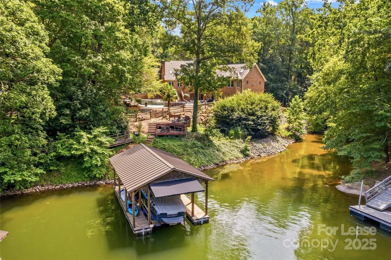 709 Normandy Rd - Photo 6 of 46