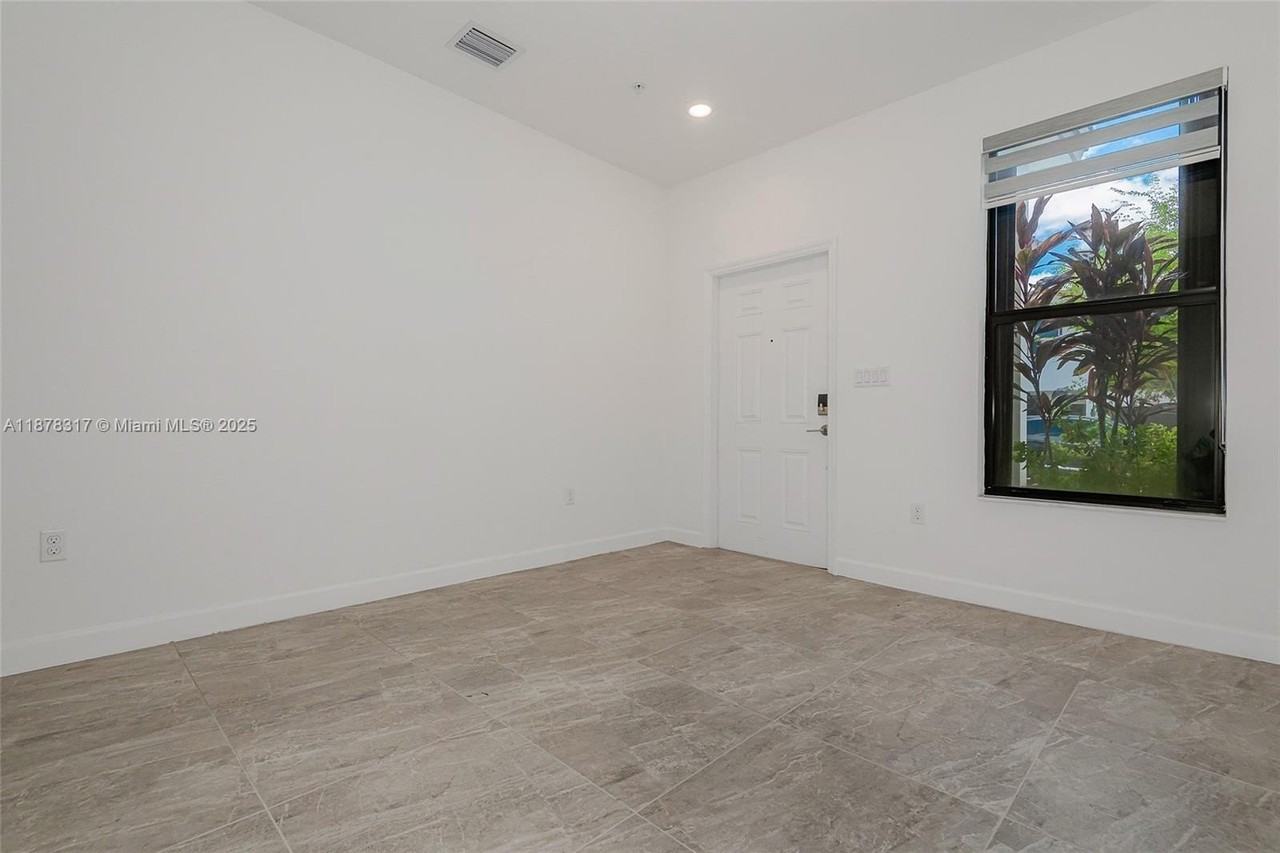 152 Sw 185th Way #152 - Photo 5 of 29