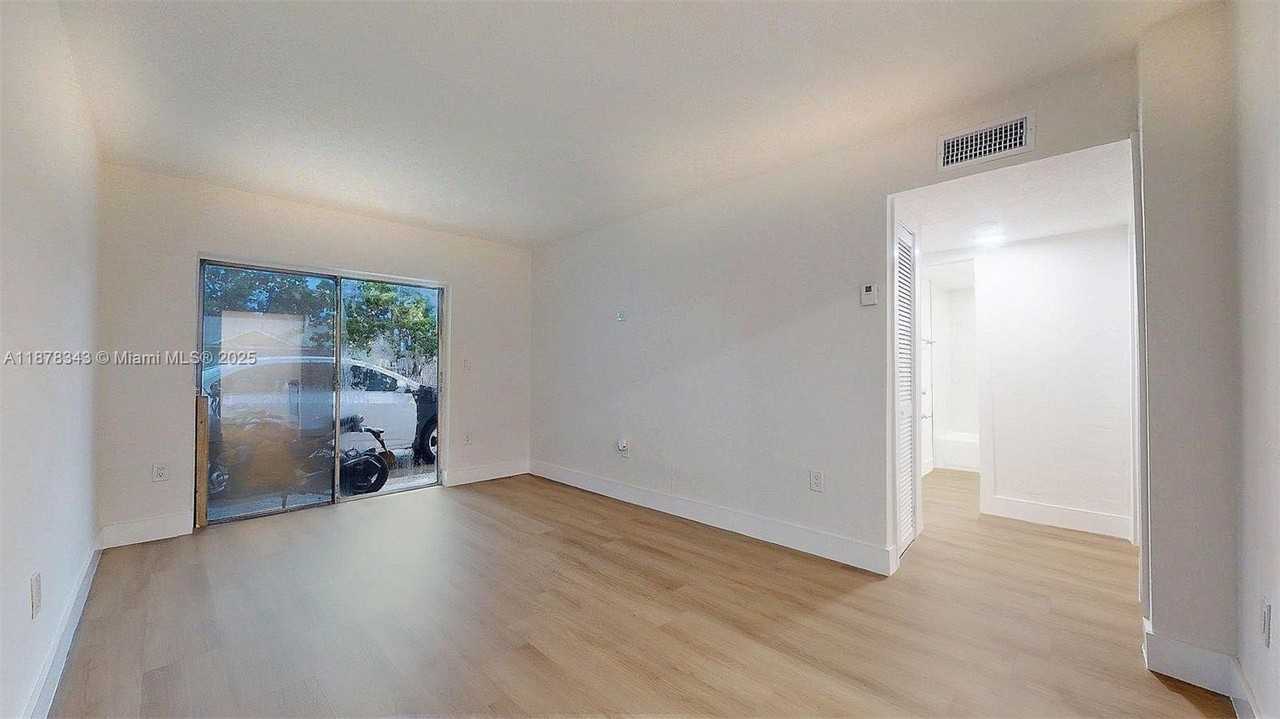 567 Sw 3rd St #1 - Photo 2 of 24