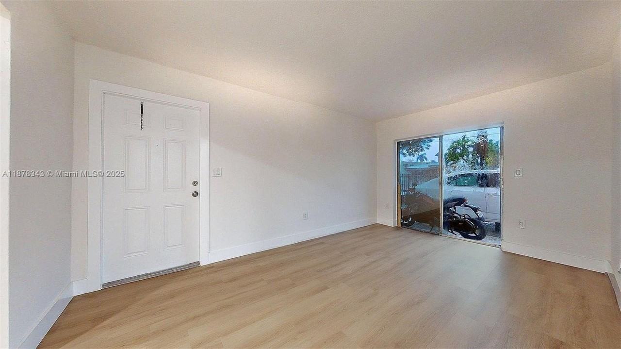 567 Sw 3rd St #1 - Photo 6 of 24