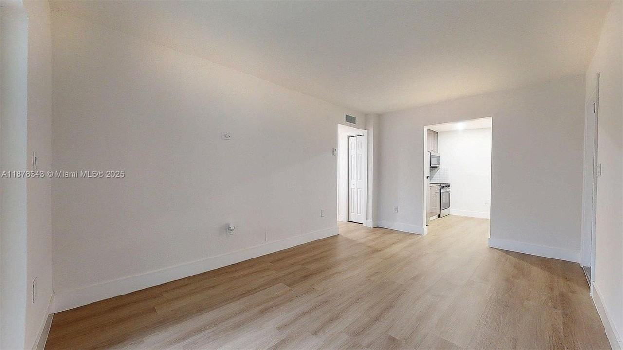 567 Sw 3rd St #1 - Photo 7 of 24