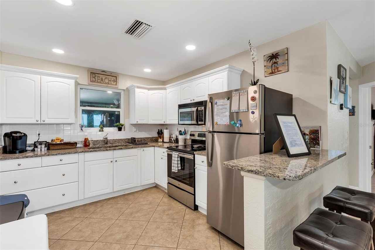 159 Laurie Dr - Photo 6 of 40