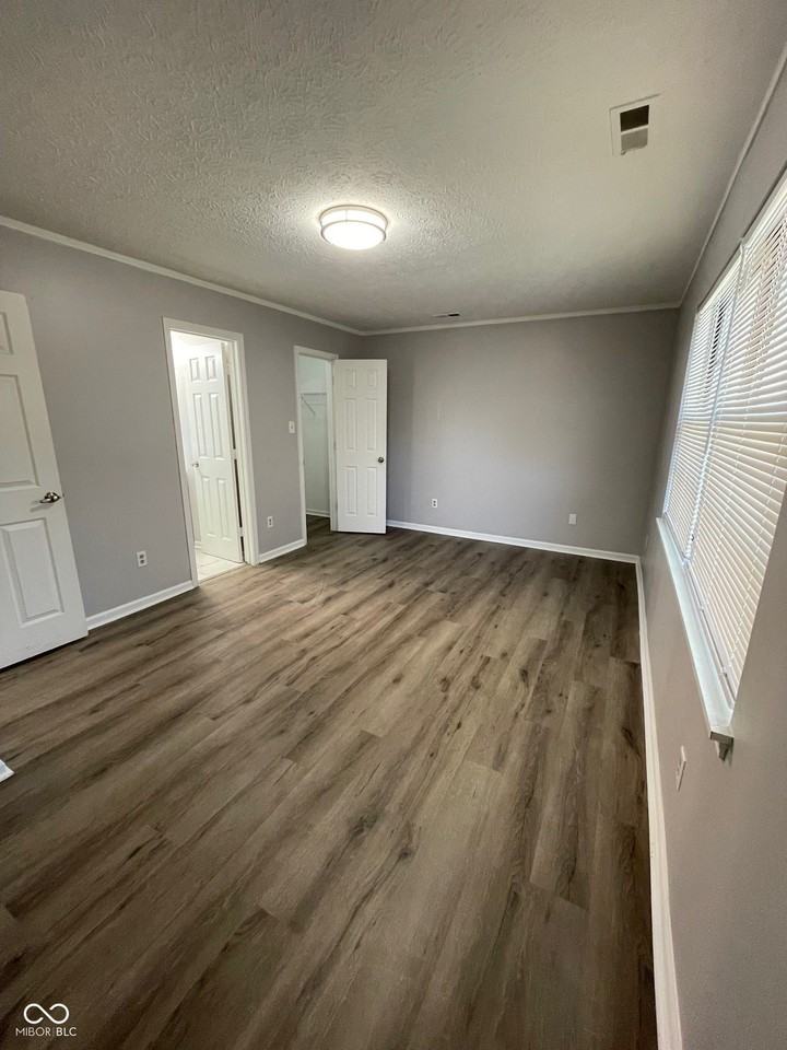 5767 Rosemont Dr - Photo 4 of 15