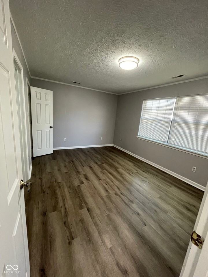 5767 Rosemont Dr - Photo 5 of 15