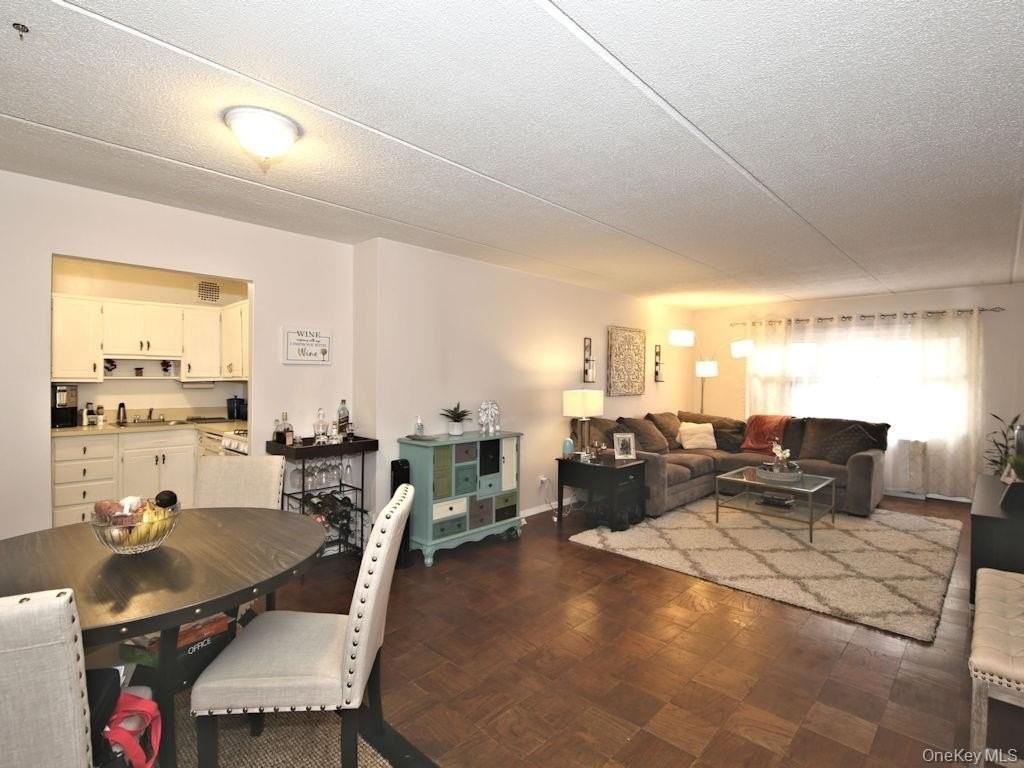 480 Halstead Ave #4J - Photo 4 of 10