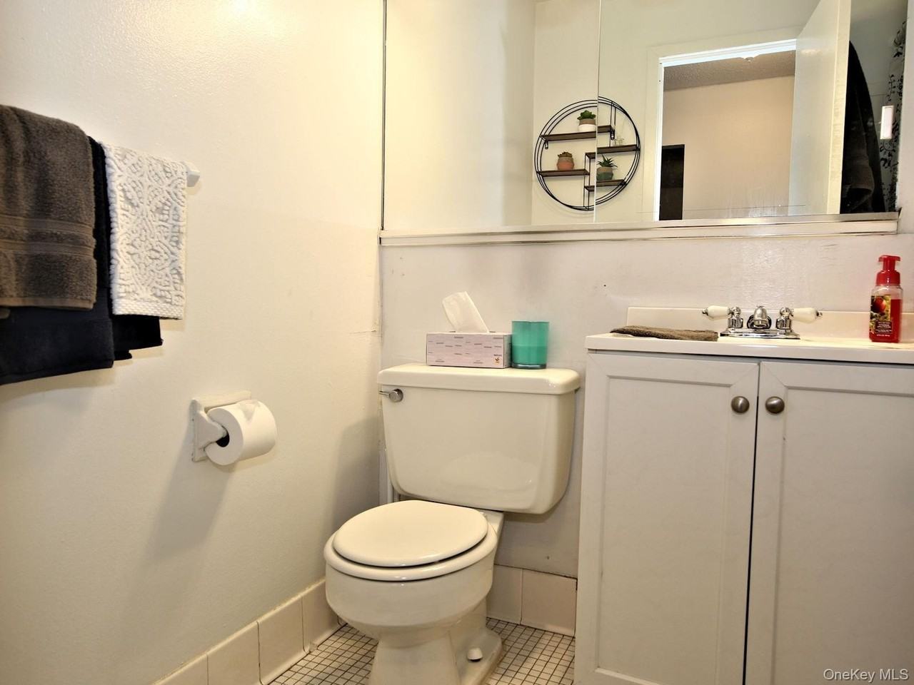 480 Halstead Ave #4J - Photo 7 of 10