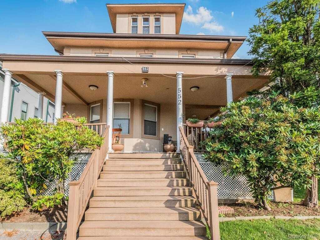 552 N Broadway - Photo 2 of 13