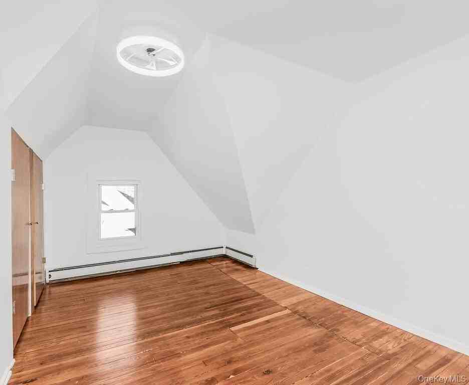 552 N Broadway - Photo 7 of 13