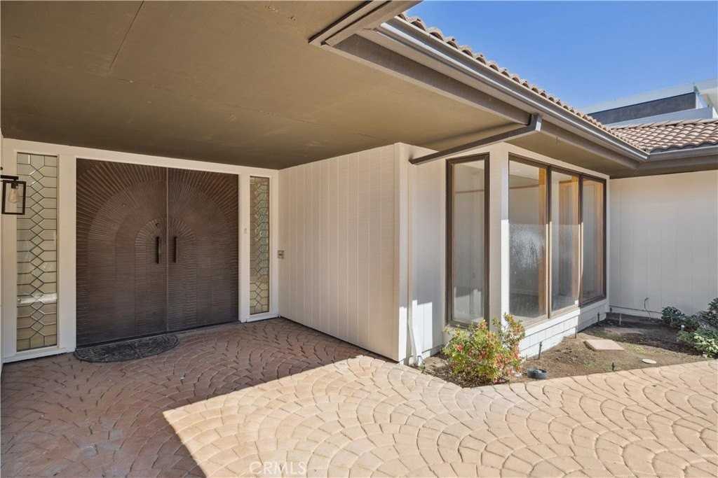 16347 Mandalay Dr - Photo 4 of 25