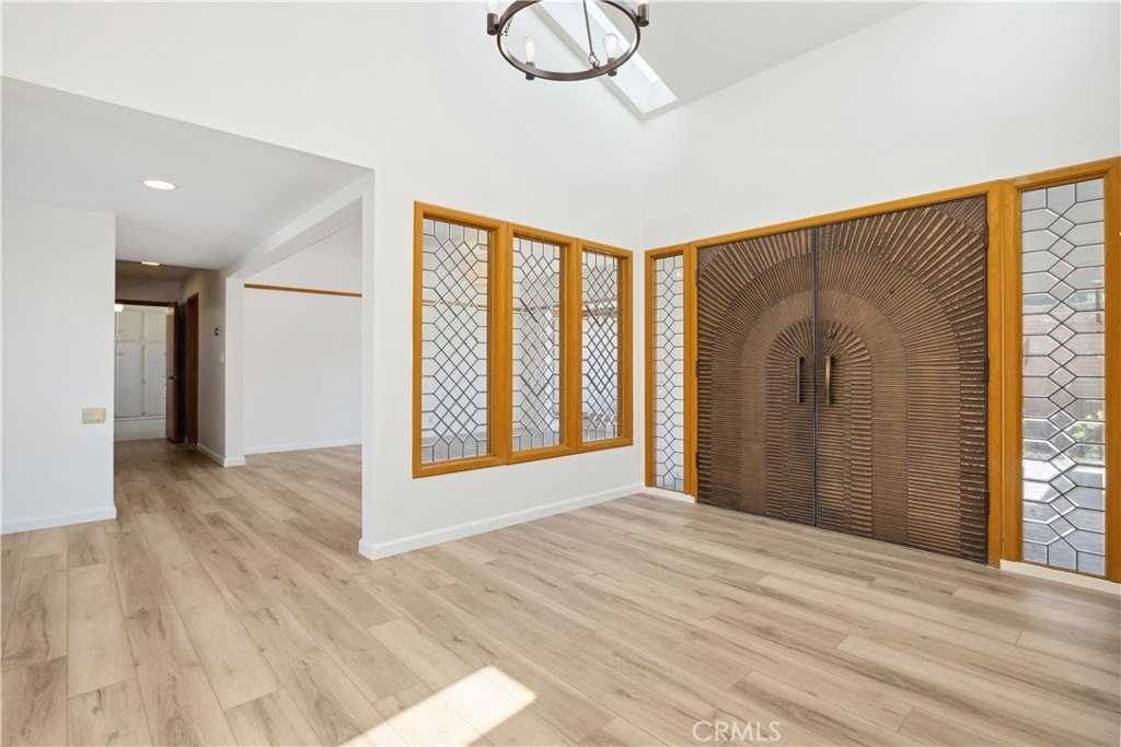 16347 Mandalay Dr - Photo 6 of 25