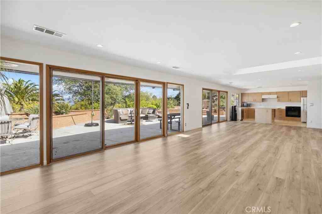 16347 Mandalay Dr - Photo 7 of 25