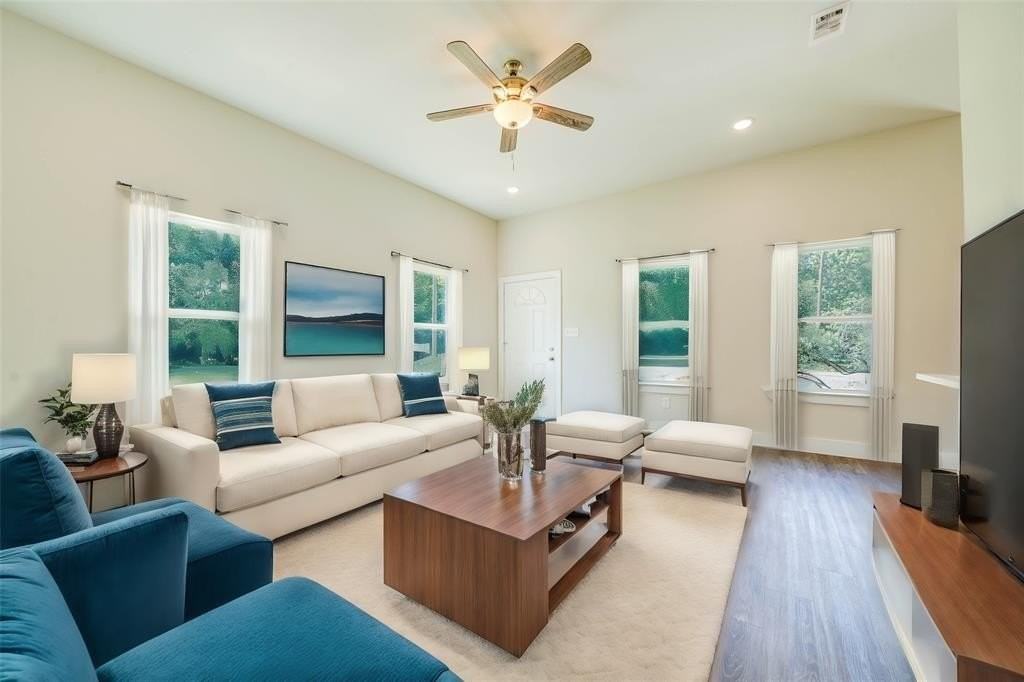 1044 W Ford St - Photo 3 of 24