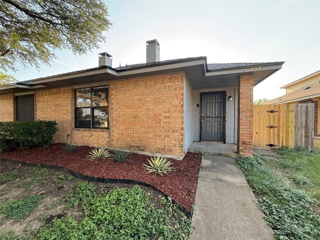 1435 N Bluegrove Rd - Photo 2 of 15