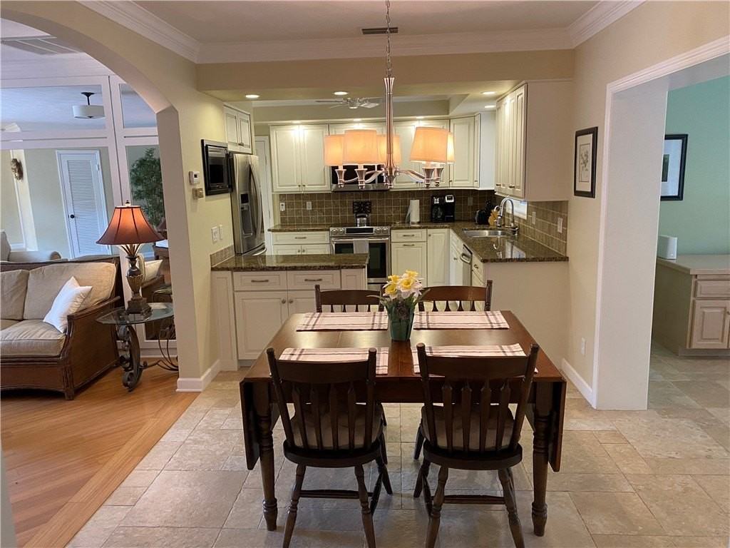 535 Flamevine Ln - Photo 4 of 36