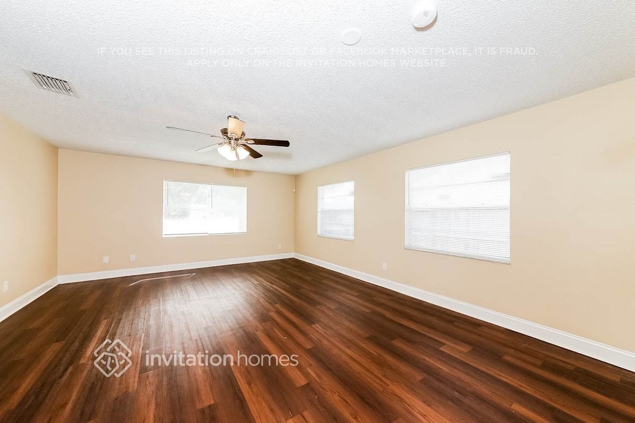 2305 26th Ave W - Photo 3 of 17