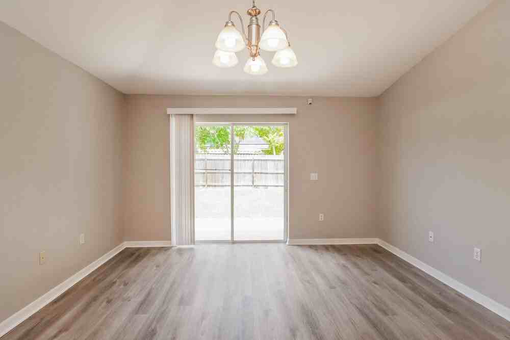 512 Ronshelle Ave - Photo 5 of 16