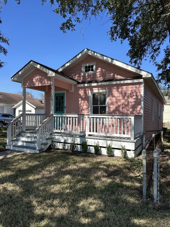 5306 Avenue P 1/2 - Photo 2 of 17