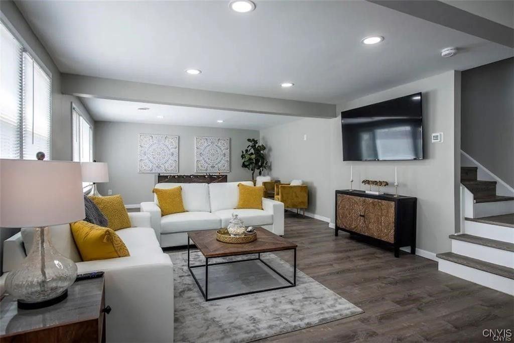 1004 Main St - Photo 3 of 33