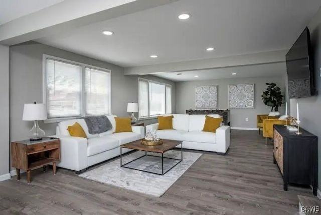 1004 Main St - Photo 4 of 33