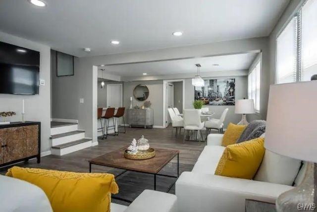 1004 Main St - Photo 5 of 33