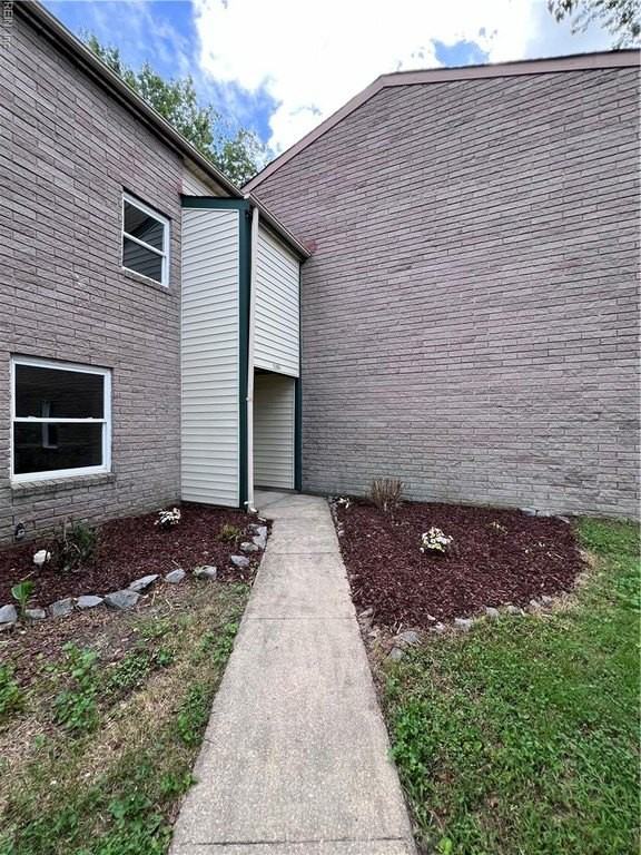 5381 Palmyra Ct - Photo 2 of 32