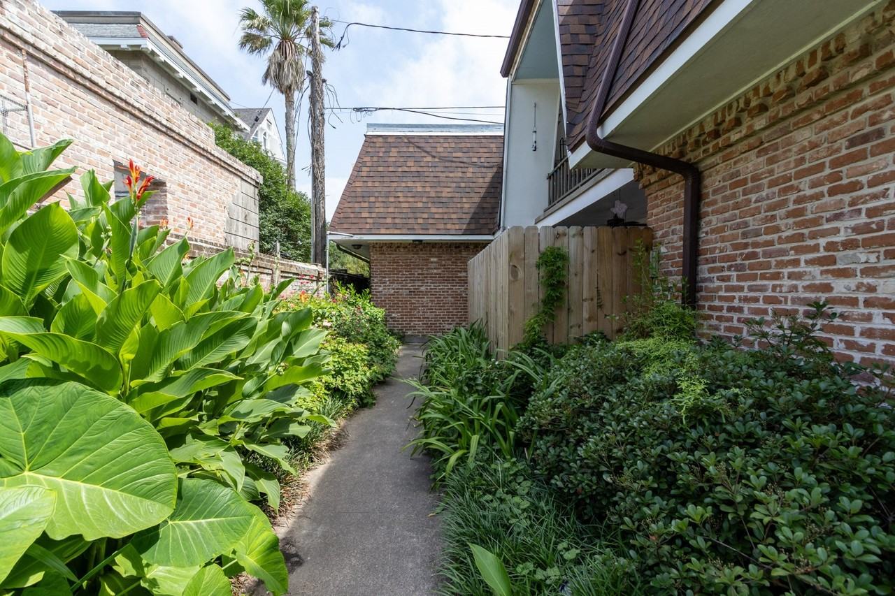 1726 Broadway St - Photo 2 of 28