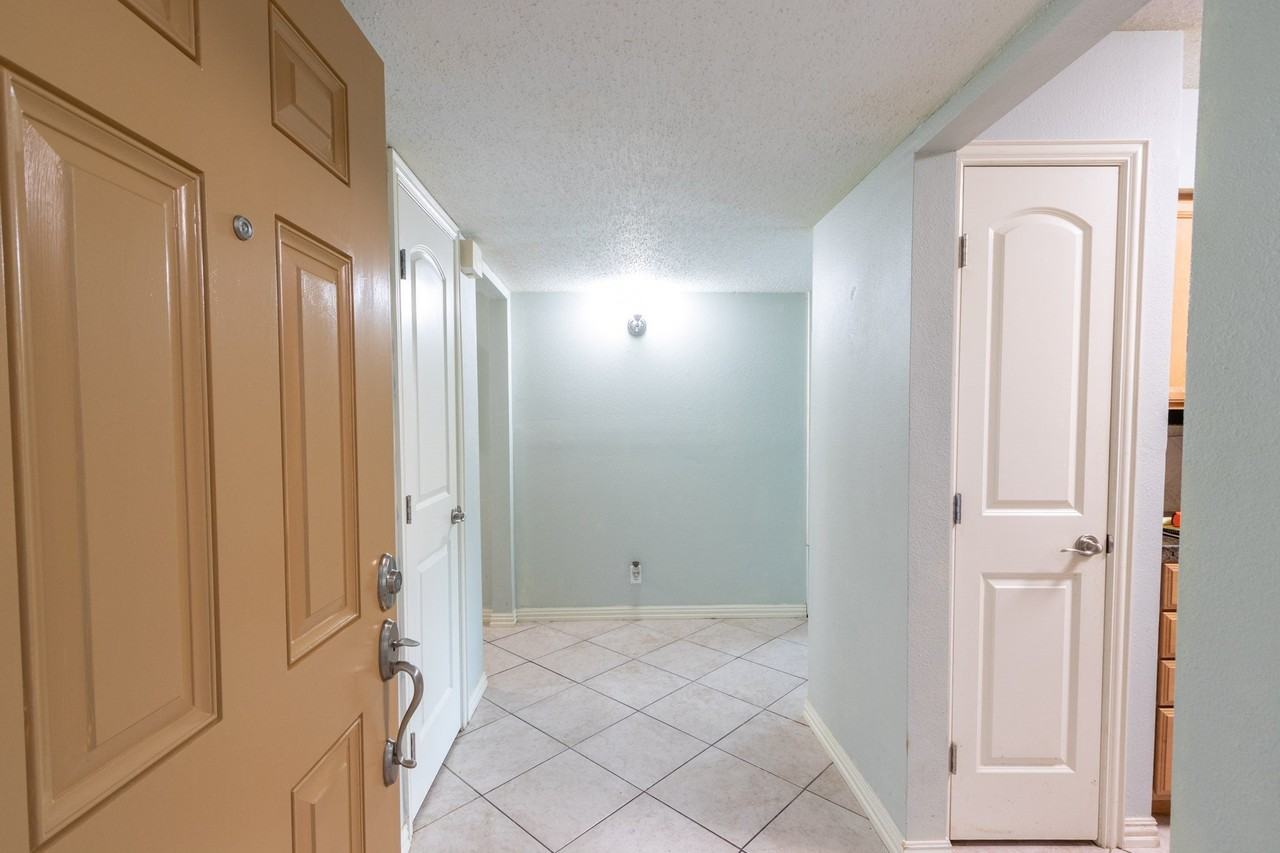 1726 Broadway St - Photo 4 of 28