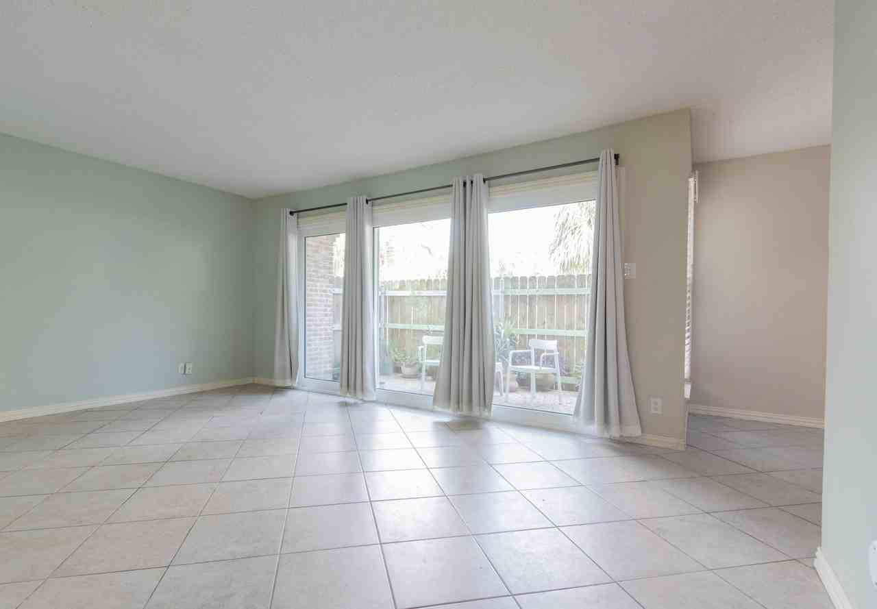 1726 Broadway St - Photo 5 of 28