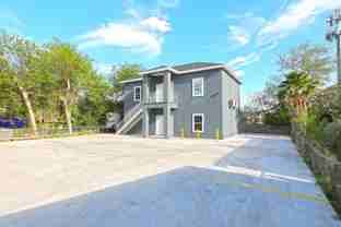 1215 E Bustamante St - Photo 1 of 1