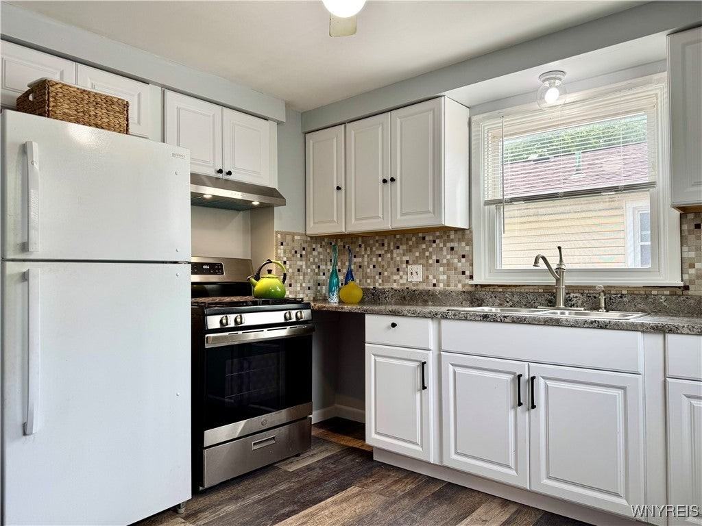 28 Ayrault Dr - Photo 4 of 16