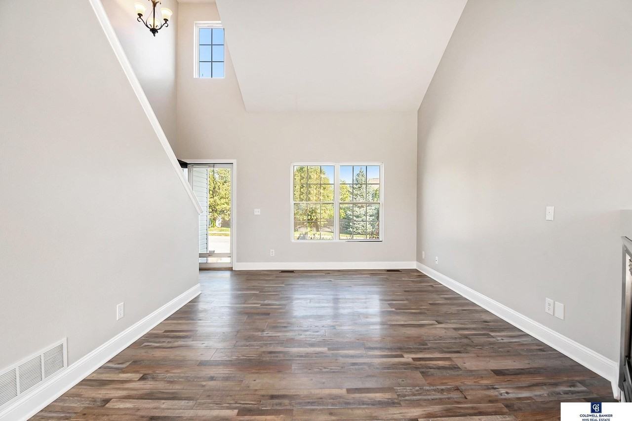 8112 N 153rd St - Photo 3 of 15