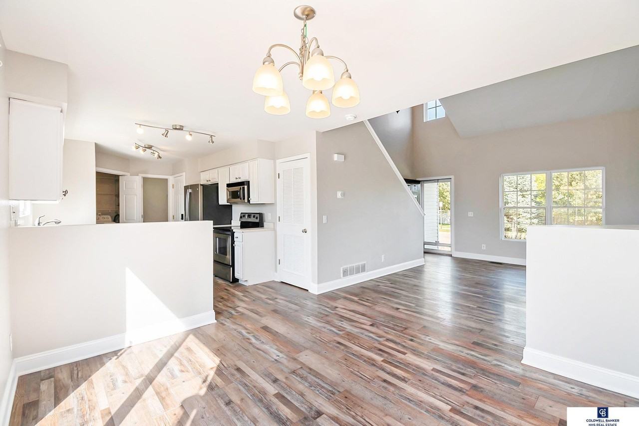 8112 N 153rd St - Photo 4 of 15