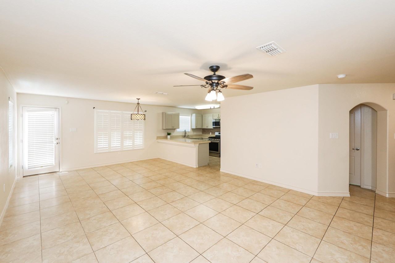 9813 Sandhill - Photo 2 of 28