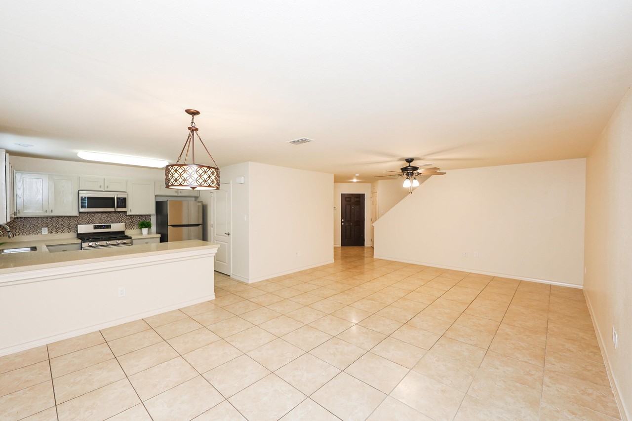 9813 Sandhill - Photo 3 of 28